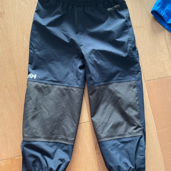 Helly Hansen Shelter Jacket and pants - Picture 2 of 5